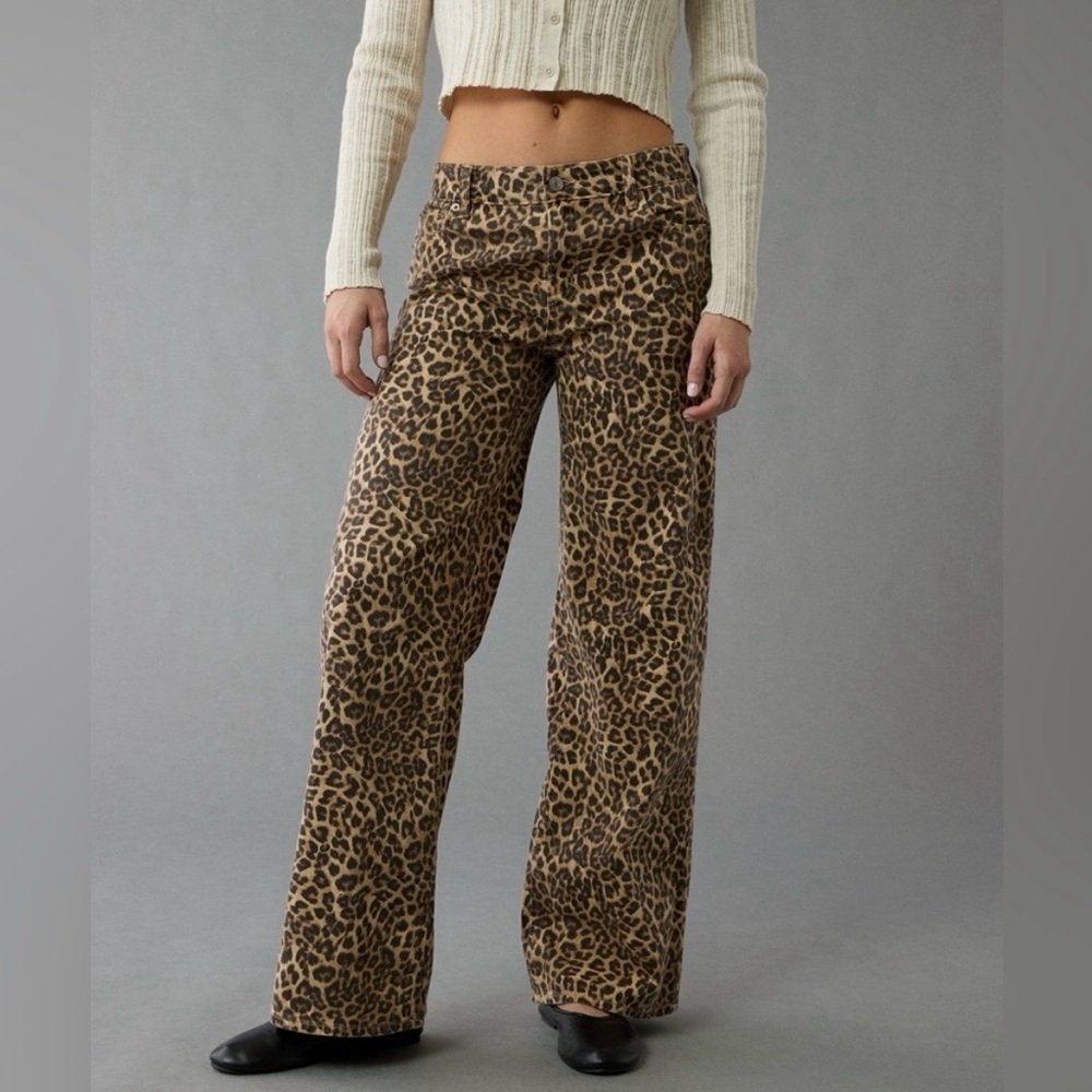 Women's American Eagle Baggy Low
Rise Wide Leg Leopard Jeans